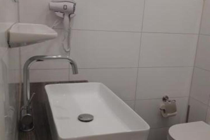 Room 10 of 12