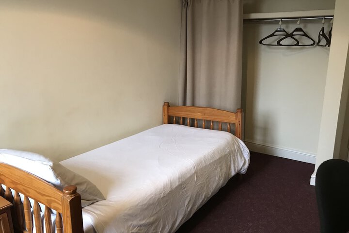 Room 16 of 38