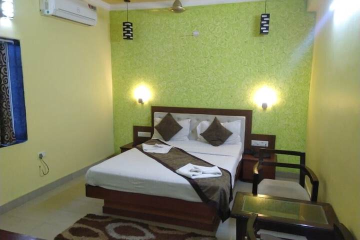 Room 13 of 25
