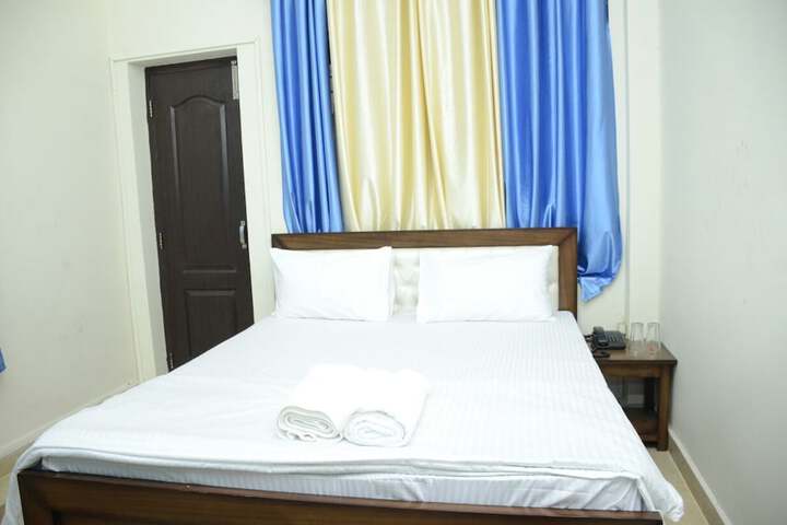 Room 3 of 20