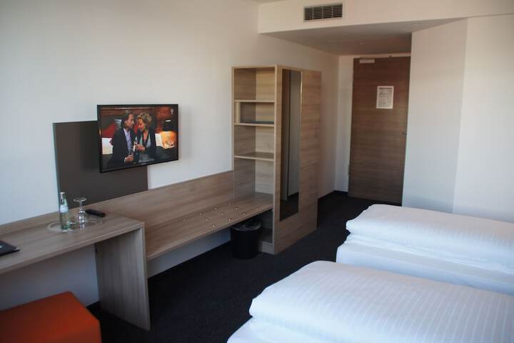 Room 10 of 31