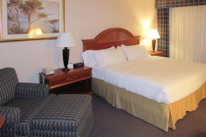 2 Double Beds (1 of 10)