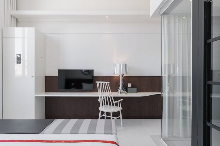 Room 32 of 62