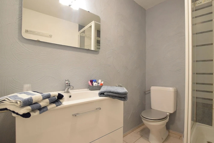 Room 6 of 15