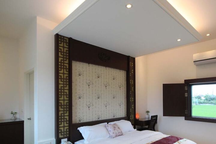 Room 10 of 42