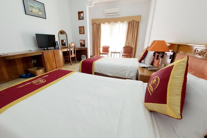 Room 6 of 37