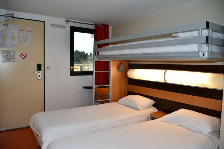 Room 14 of 32