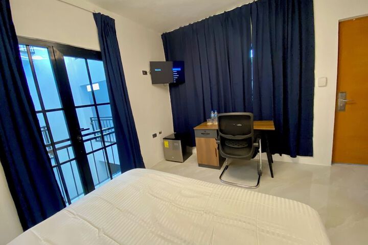 Room 12 of 32