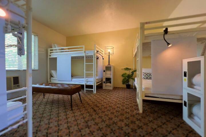 Room 12 of 33