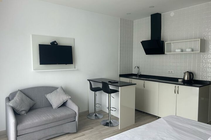 Room 12 of 48