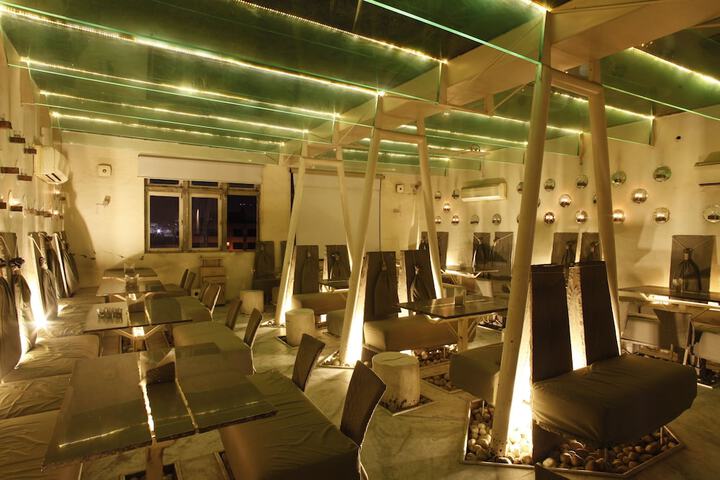 Lounge 24 of 27