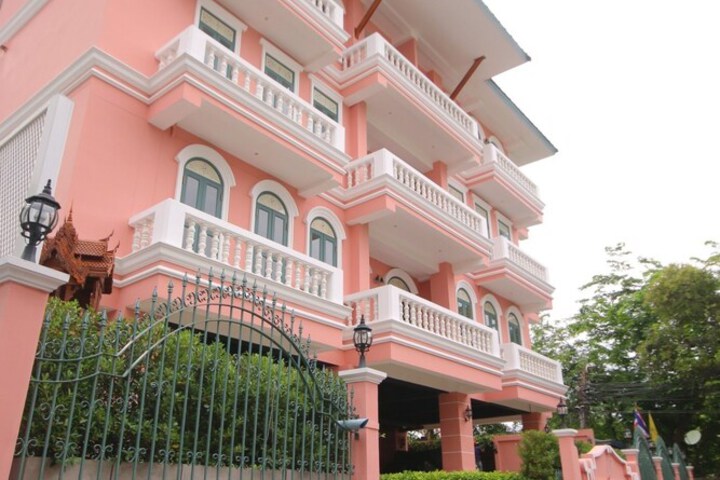 Hotel 75 of 81