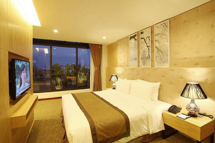 Room 5 of 112