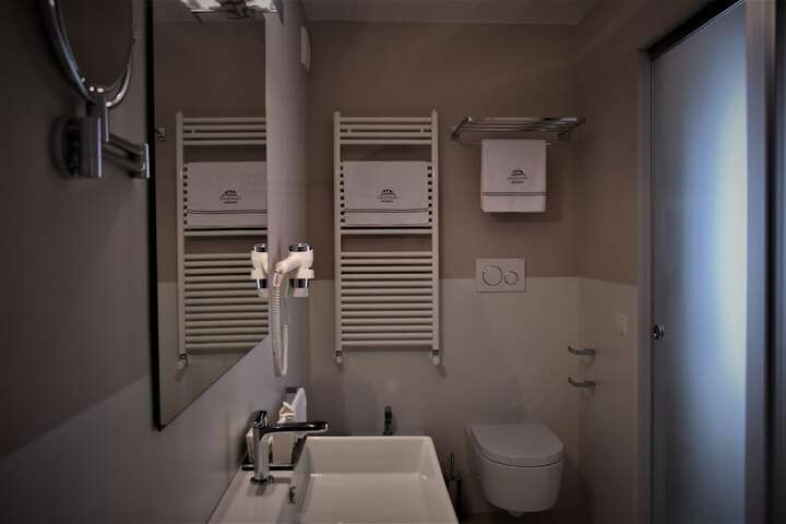 Room 38 of 54