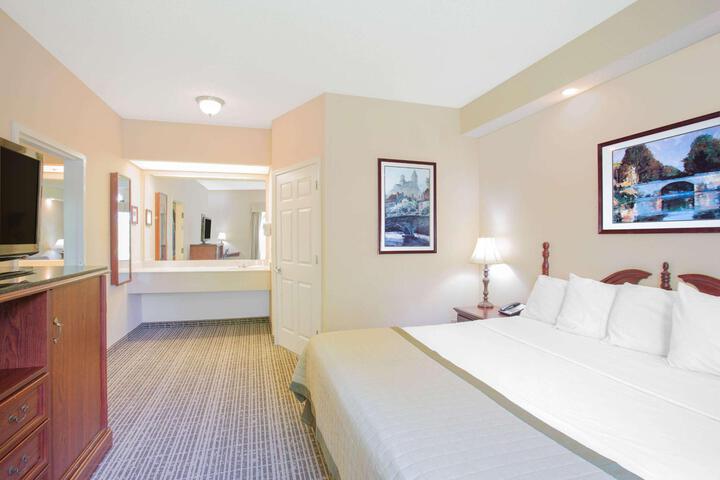 1 King Bed (2 of 8)