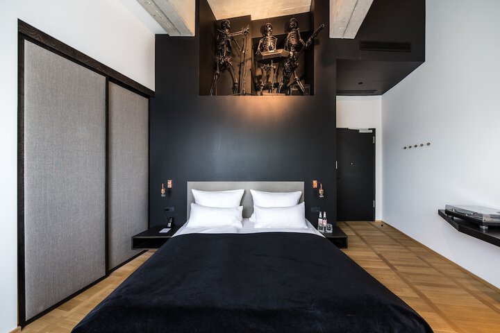 Room 11 of 52