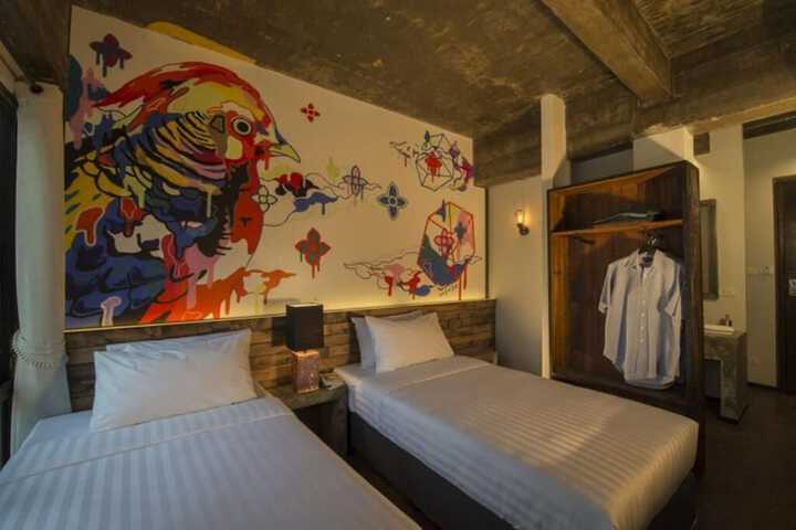 Room 12 of 38