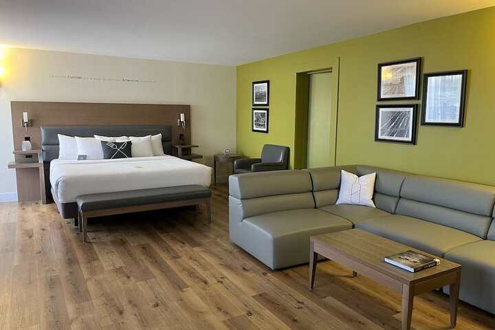 1 King Bed (1 of 18)