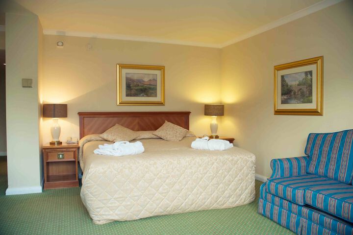 Room 2 of 76