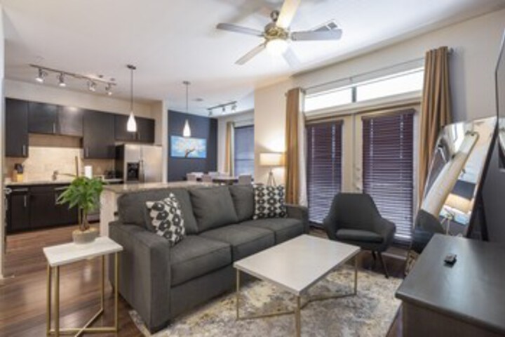 Luxurious King Sized BED Midtown Fully Equipped Condo - in Houston, TX
