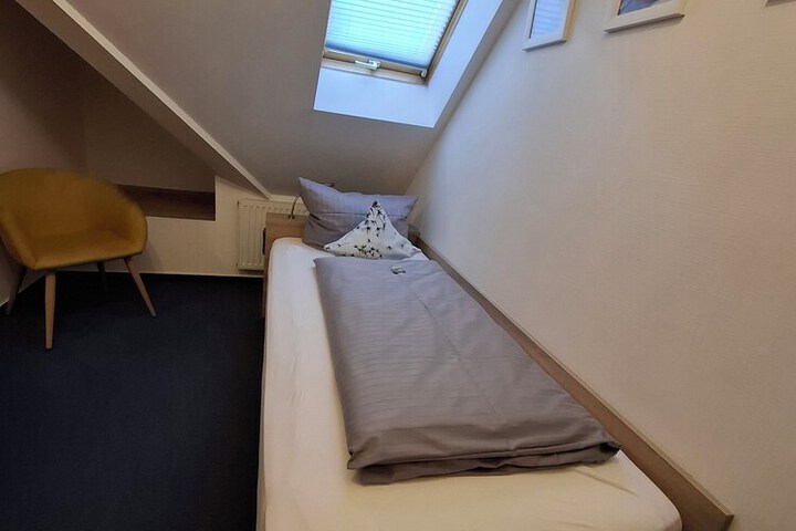 Room 2 of 18