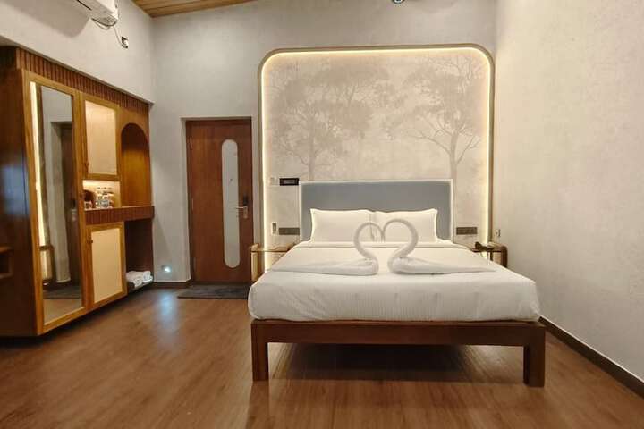 Room 9 of 38