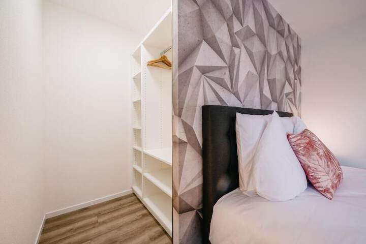 Room 4 of 149