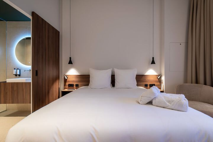 Room 15 of 62