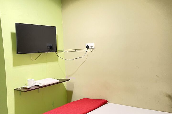 Room 8 of 13