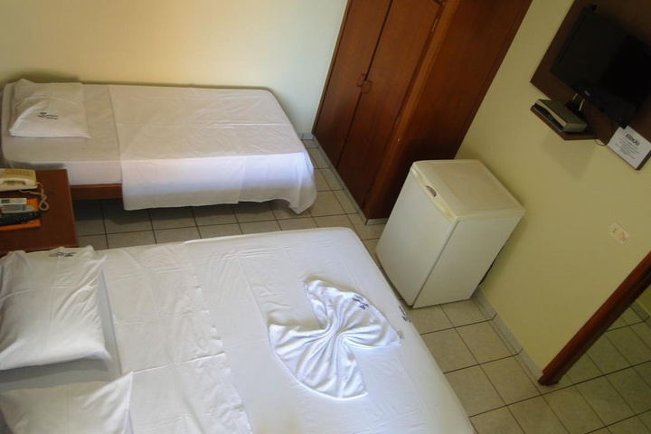 Room 5 of 9