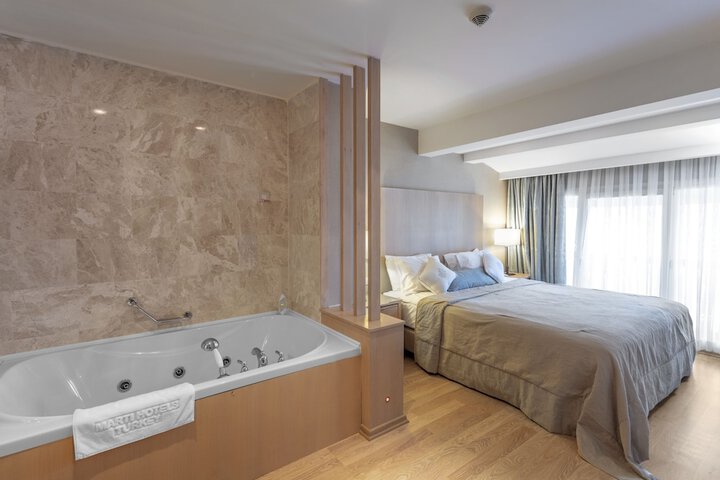 Room 18 of 142