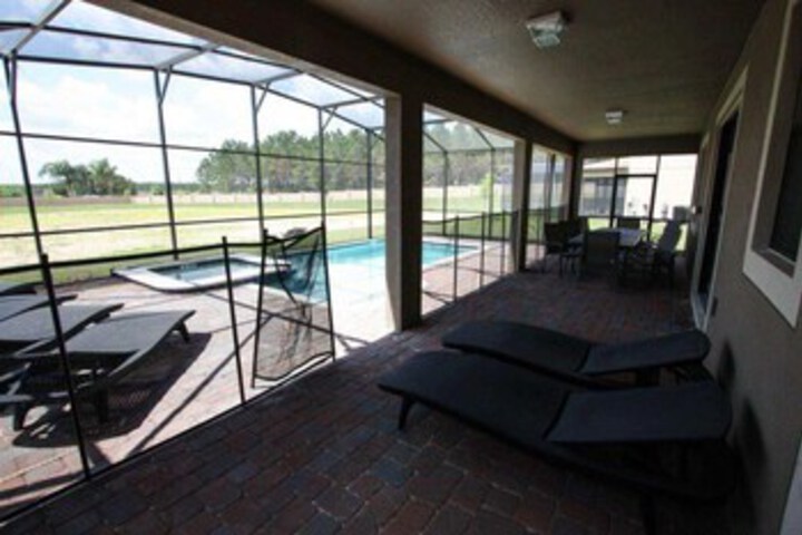 Pool 10 of 24