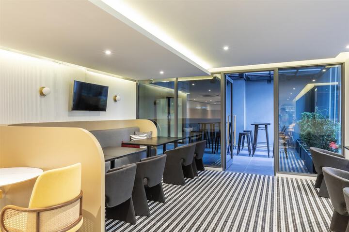 Dining 57 of 59