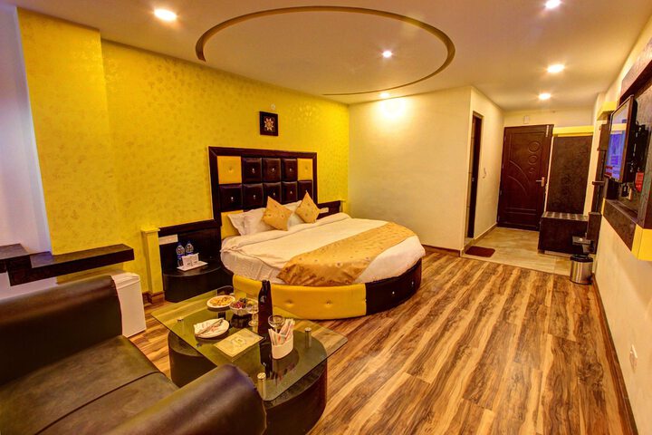 Room 4 of 20