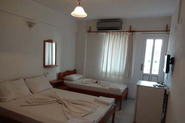 Room 10 of 13
