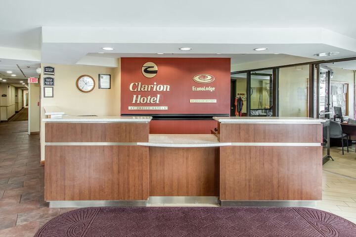 Check-in/check-out kiosk