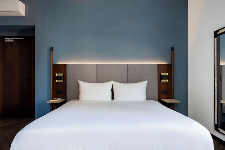 Room 11 of 20