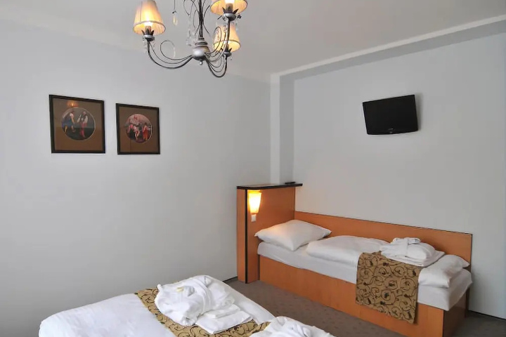 Room 2 of 30