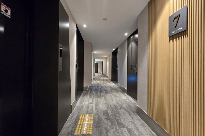 Ballroom/Hall 37 of 44