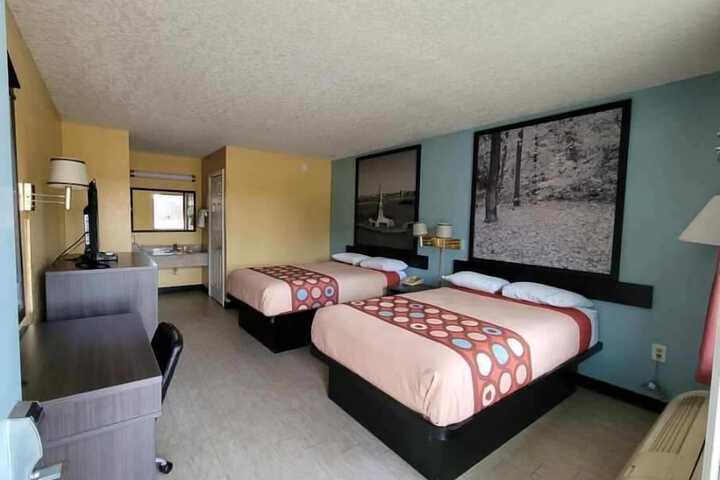 1 King Bed (1 of 6)