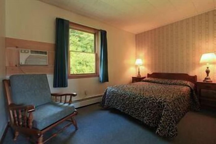 Room 5 of 18