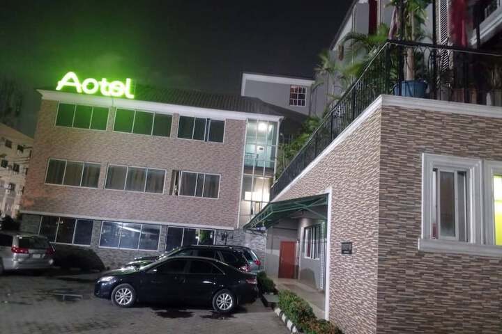 Hotel 8 of 9