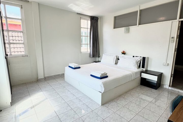 Room 52 of 91