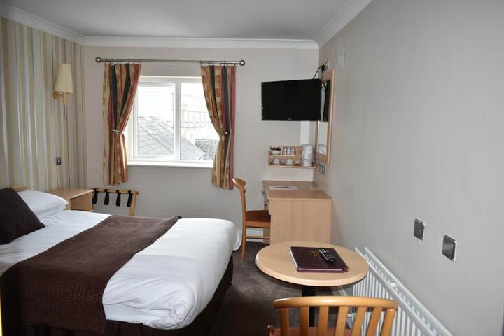 Room 11 of 38