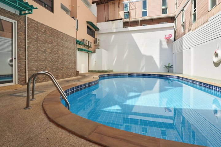 Pool 115 of 136