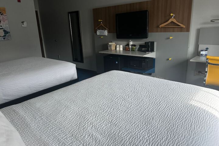 1 Queen Bed Accessible Room (11 of 19)
