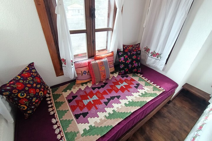Room 13 of 85