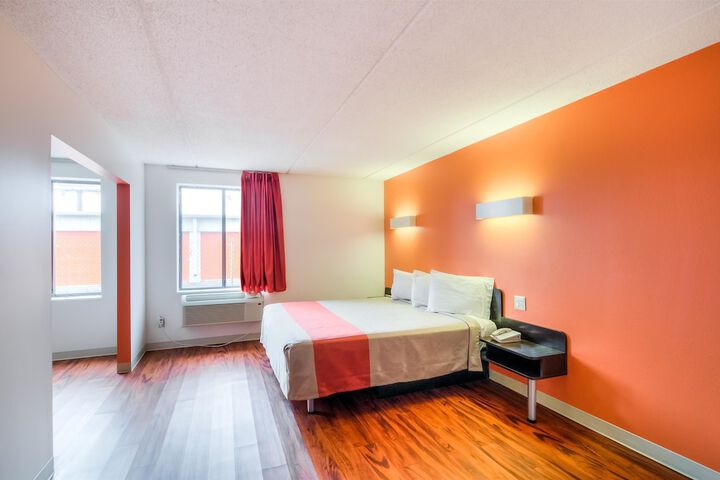 1 King Bed (14 of 14)