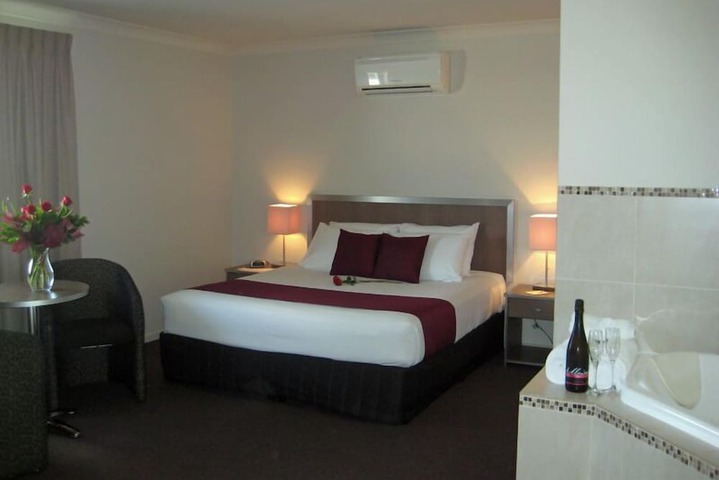 Room 6 of 26