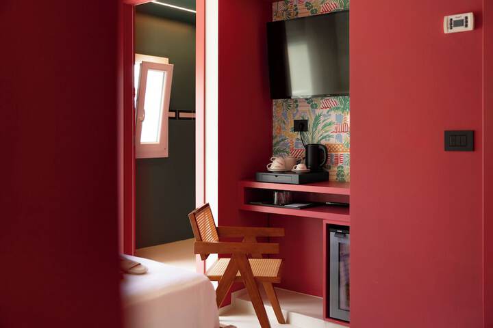 Room 42 of 80